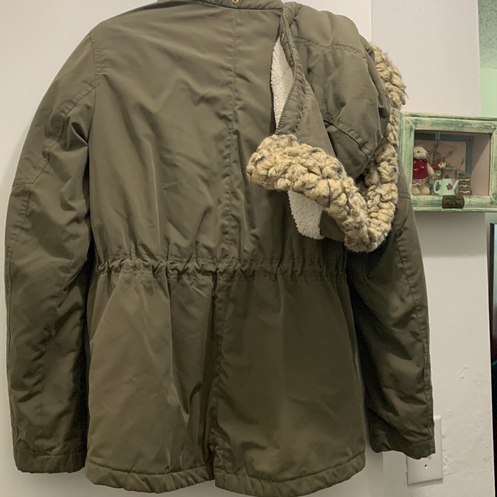 H &. M COAT Green It has a hat the snaps on and off. Perfect condition Looks new - Picture 3 of 6